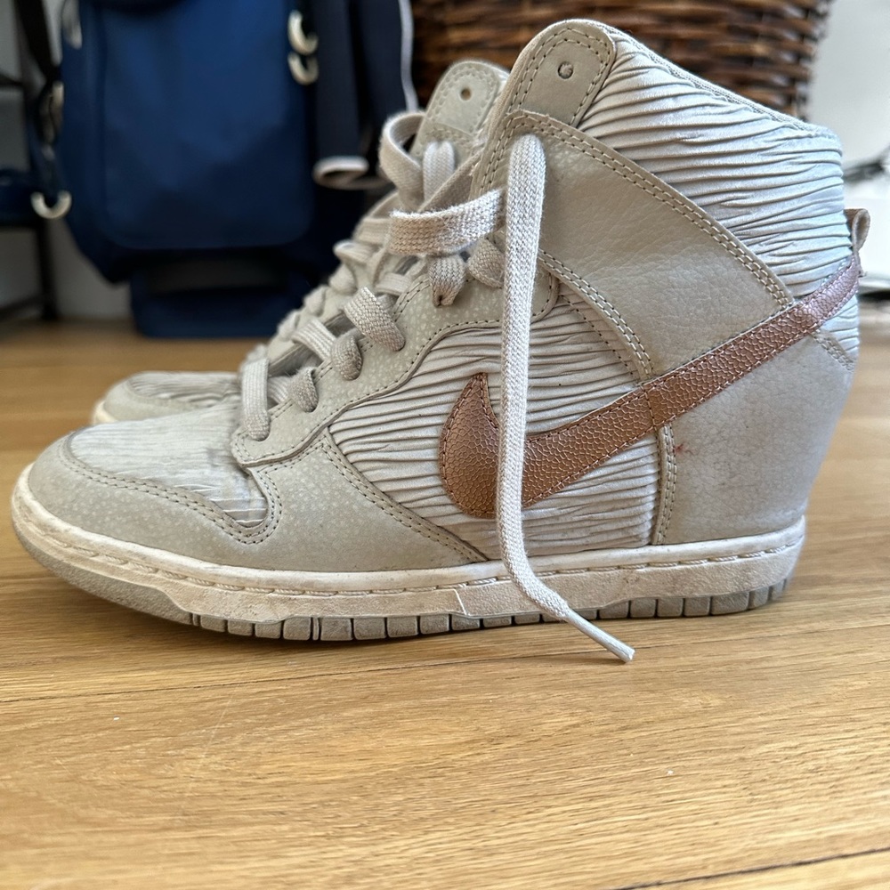 Women’s Nike Dunks platform sneakers